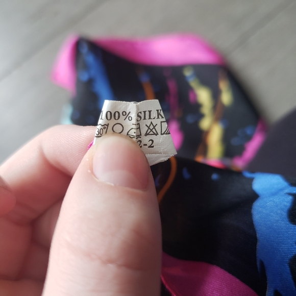 Tony & Candice Color Burst 100% Silk Square Scarf - Picture 6 of 6